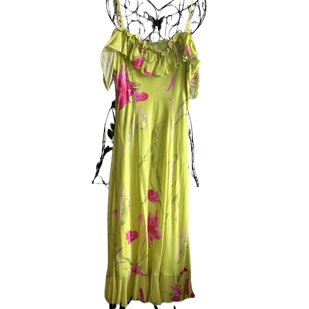 Absolutely Beautiful Joseph Ribkoff dress. Versatile w/cap sleeves Very Feminine